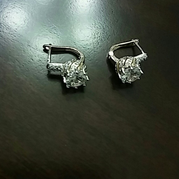 😍Crystal Earrings😍 - Picture 5 of 6